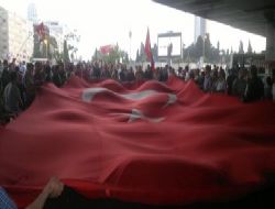 Vatanda�tan Bayrak Tepkisi