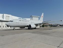3. AWACS'� Teslim Ald�k