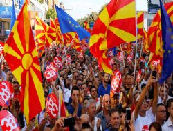 Yunanistan O Ülkeye Ýsim Deðiþtirtti